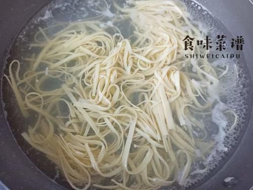 年夜饭精选6道凉拌菜，做法简单，清口解腻，端上桌一会儿就光盘