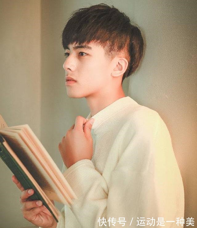 发型|别再留“两边剪短”的发型了, 这4款男士发型才是潮流!