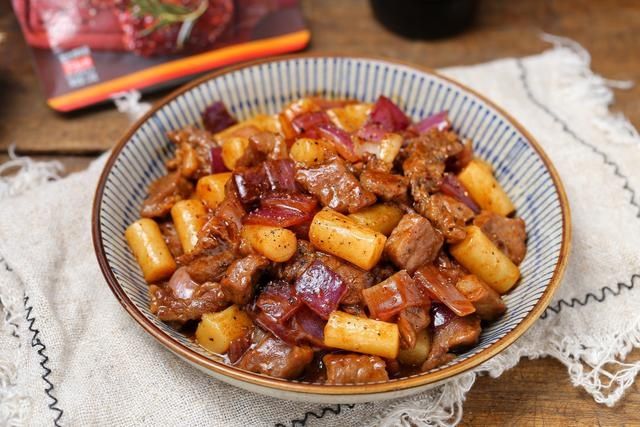 强身健体|牛肉和年糕是最佳搭档，一个鲜嫩一个软糯，营养丰富好吃到舔盘底