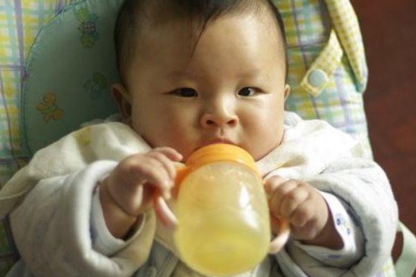 宝宝|劝告家长宝宝不到2岁,尽量别喂4种辅食,容易积食还不长个!