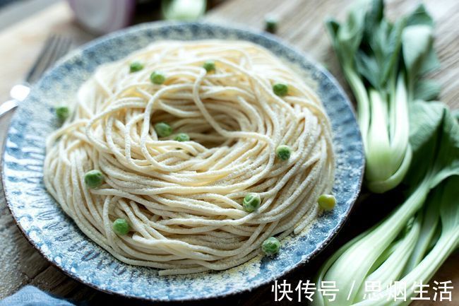 胆固醇|大鱼大肉并不是高血脂的源头,医生告诫:这3物才是劝你管住嘴