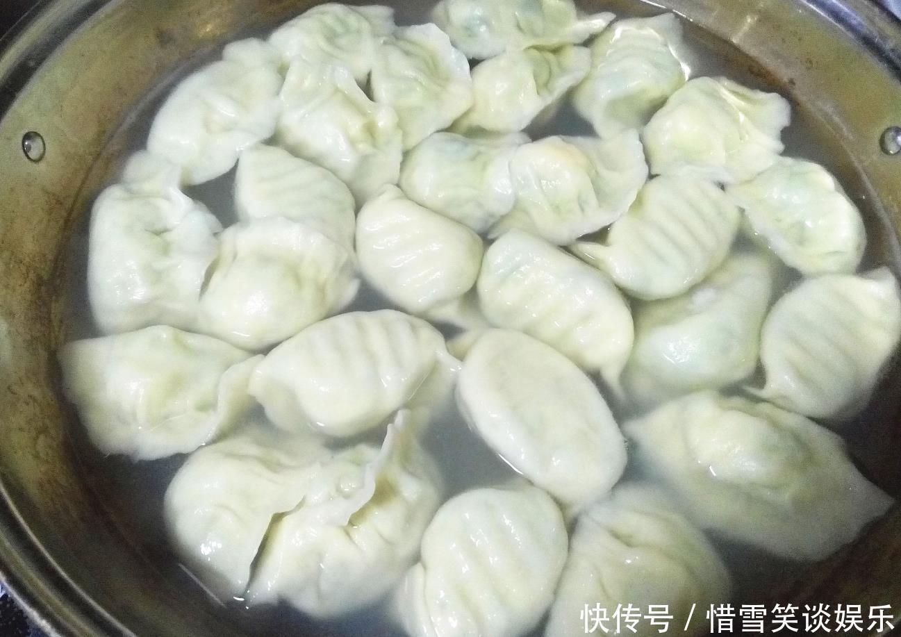 饺子馅|黄瓜别再炒着吃了,加鸡蛋做成饺子馅,清爽多汁,最适合夏天吃