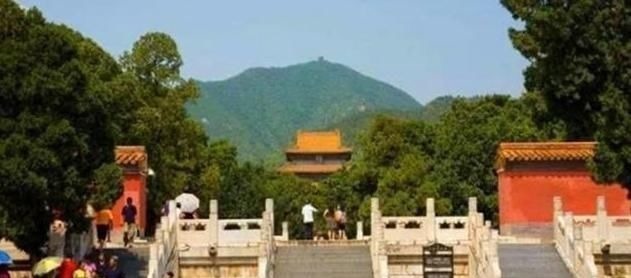 朱元璋|中国最牛祖坟, 后代出了16位皇帝, 至今也没人敢盗, 高铁也要绕道