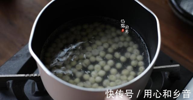 秋天干燥,遇到它别手软,多买些冷冻起来,煮糖水健脾祛燥人人爱!