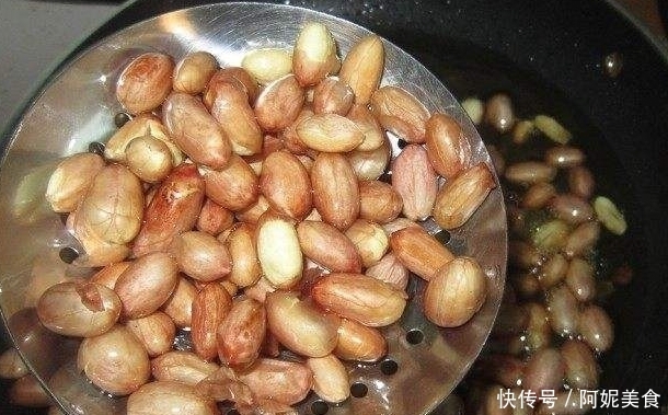 油炸花生米,不要直接油炸!多做这一步,就算放上两天还是很香脆