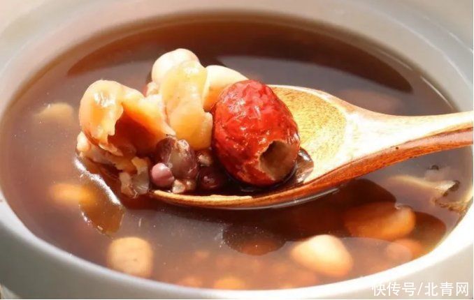 春季喝粥有好处，补肝健脾、强身体！但这三大误区千万别踩