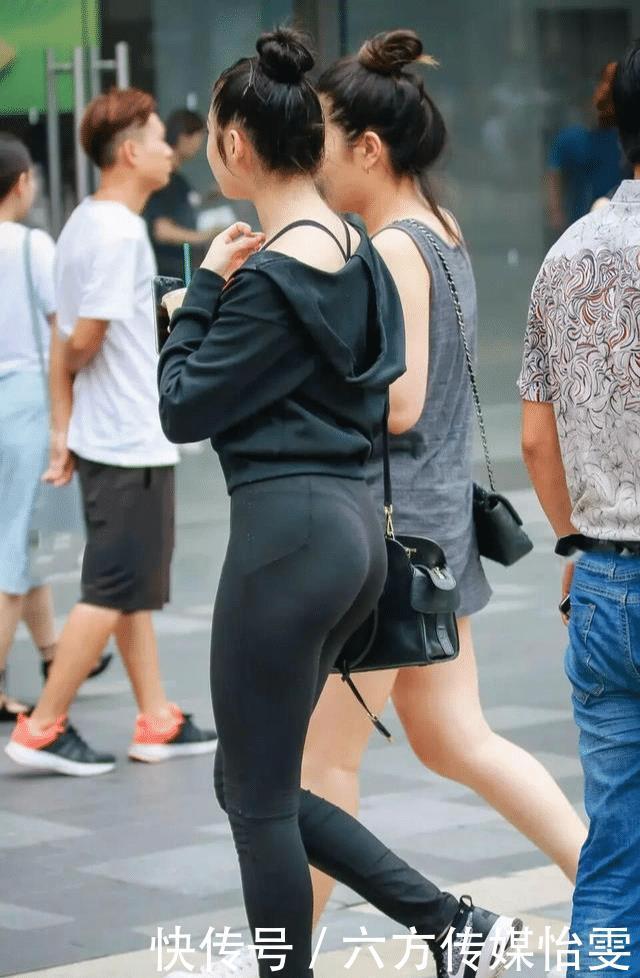 运动裤保暖修身,成为美女的热门穿搭