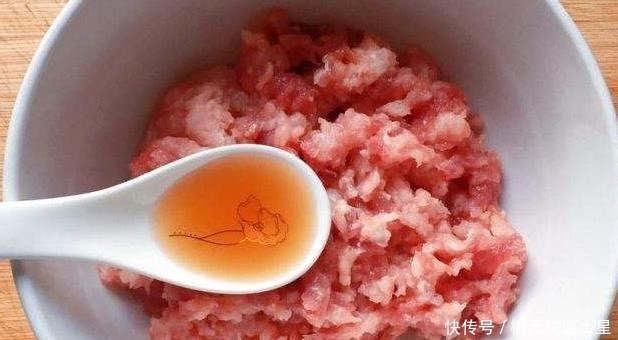  鲜嫩|制作肉丸时，将淀粉改为“它”，使肉丸鲜嫩