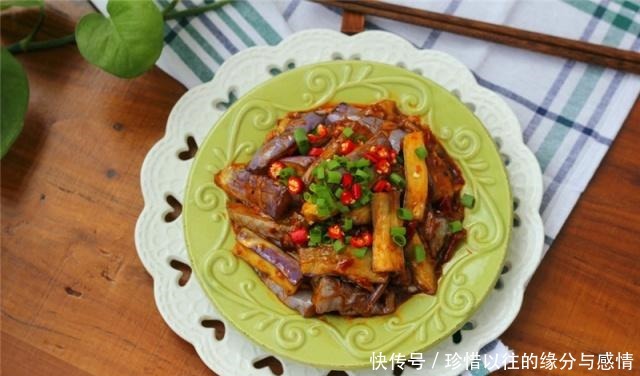 炒茄子不要直接下锅,费油还难看,多做这一步,茄子不吸油还特香!