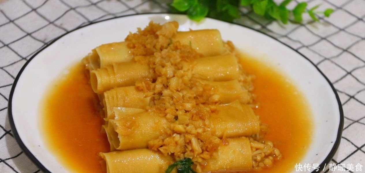 简单|1把金针菇,2张豆腐皮,一卷一烧,简单又美味,吃不腻
