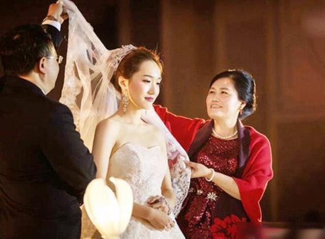 婚礼|最年轻婆婆气场碾压新娘,在婚礼致辞成C位,新娘表情瞬间变黑