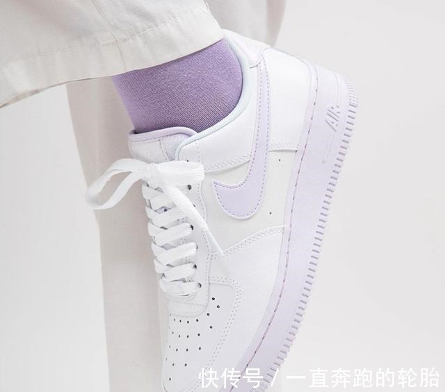 air 淡紫色中底尽显高级!这双纯白Air Force 1真有点特别!