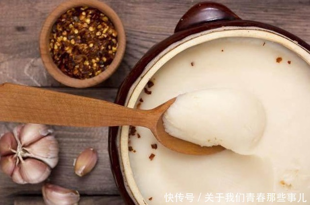 洁白|熬猪油时,只会加盐还不够!多加3样,猪油洁白香浓,放1年不会坏