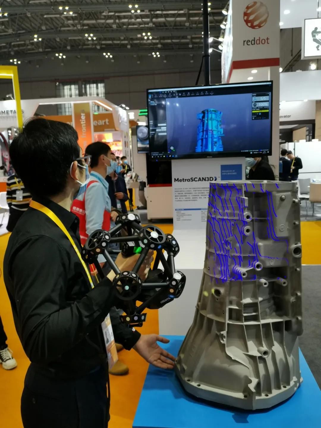 博会|惊险！进博会现场发生“断臂”事故，接下来的一幕出人意料