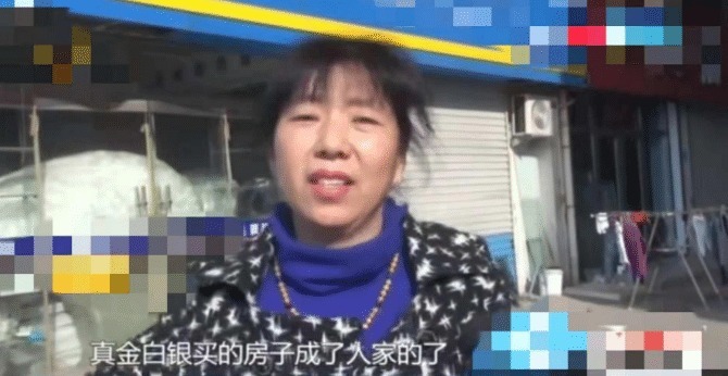 房产证|女子50万买商铺,瞬间变成别人的,拿出合同你家2月30天
