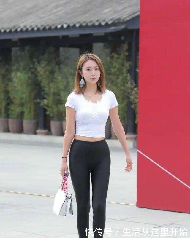 穿搭 超显高的短款打底裤穿搭，简约中透着个性感，超级吸睛！