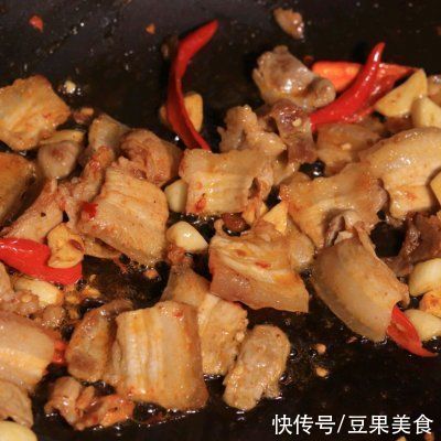 成就|#一勺葱伴侣，成就招牌美味#五花肉炒苦瓜