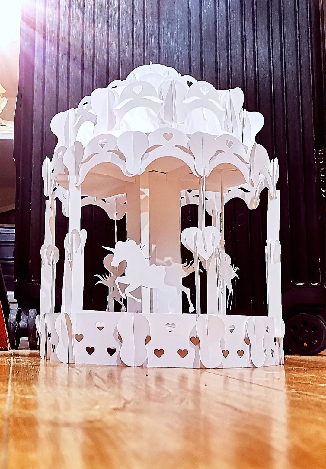 孩子|太梦幻了！上海这位爸爸给孩子亲手造了一座旋转木马！能亮灯还能坐上去转