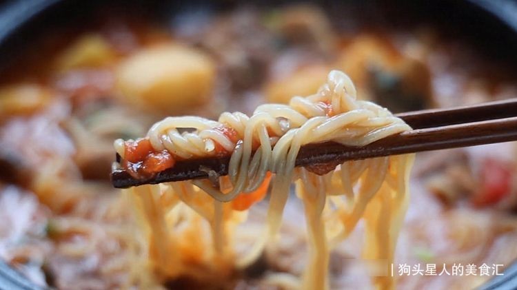 长假在家不想做饭，教你一个做法，土豆牛肉一锅炖，能吃两碗饭
