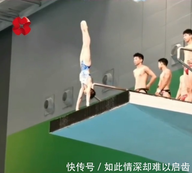 广东跳水队|全红婵赛前训练抢镜！随便一跳就是零水花？红姐的表现让记者佩服
