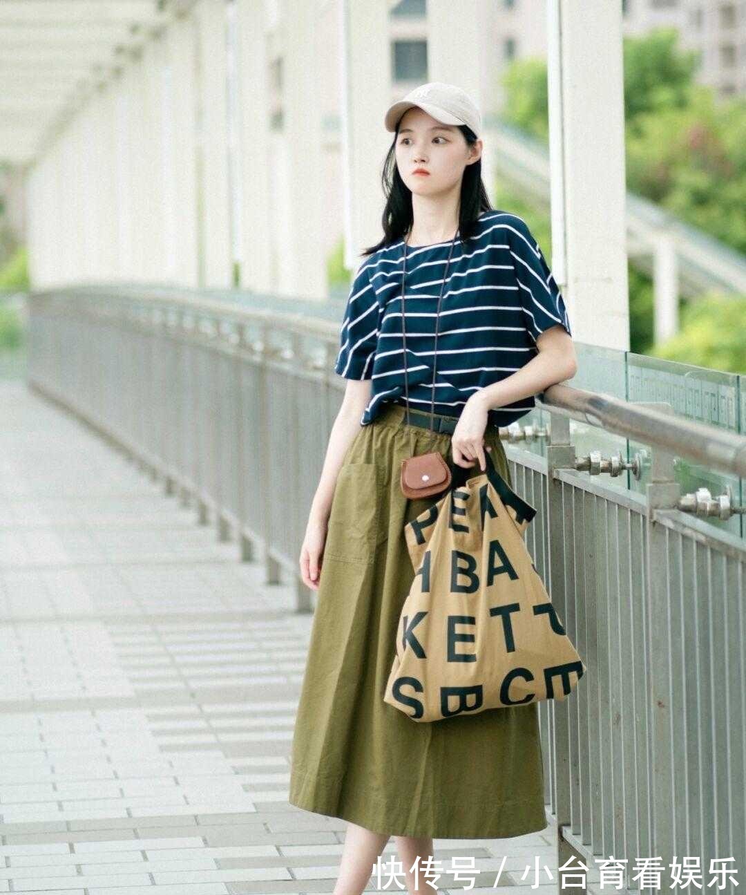 半身裙|三四十岁女人穿半身裙,记住“3个”搭配技巧,洋气显瘦又减龄