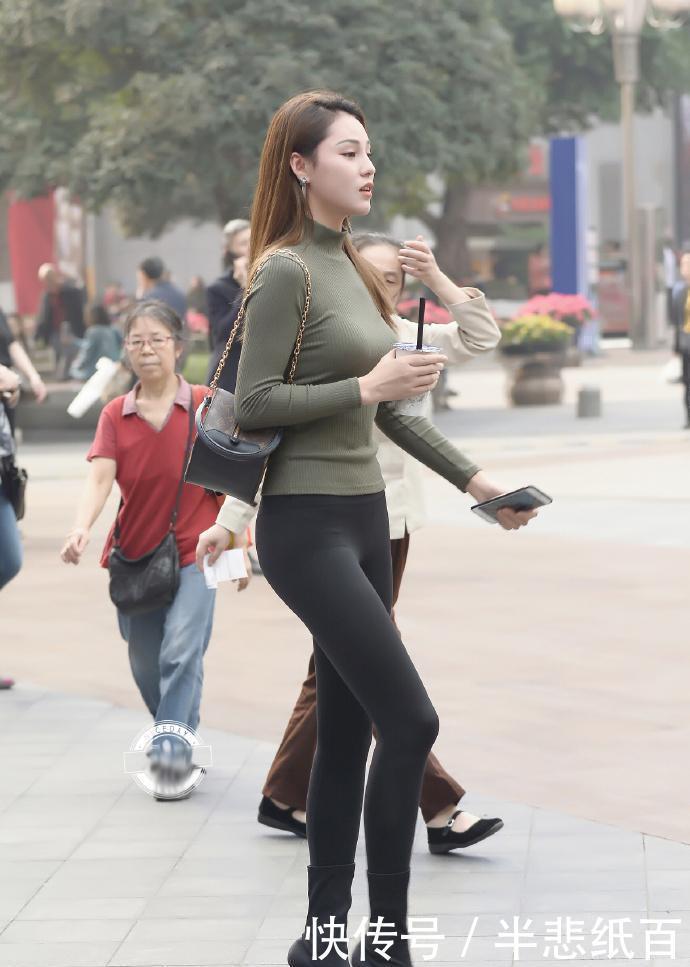 文化|街拍文化,紧身裤给人活力感,站出良好姿态