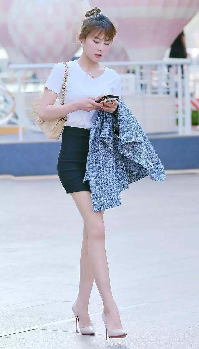 清秀|街拍:身材出众傲人的小姐姐,容颜清秀甜美真耐看