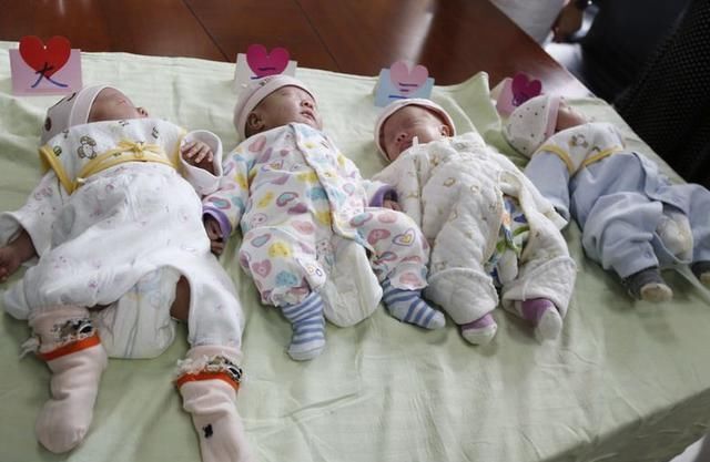 孩子|父母不在家,哥哥准备把弟弟“炖了”,用的“汤底”让人哭笑不得