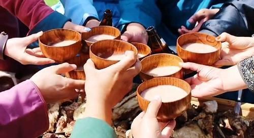 大块|内蒙人吃肉为什么不切好了吃,而是要一边吃一边切?