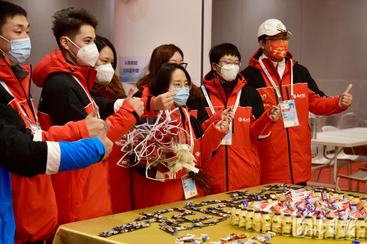 张家口赛区|相约冬奥｜张家口赛区测试赛志愿者集体过生日