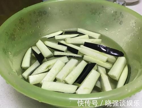 炒茄子|炒茄子时,只泡水是不行的,多加“这一步”,口感好还不油腻