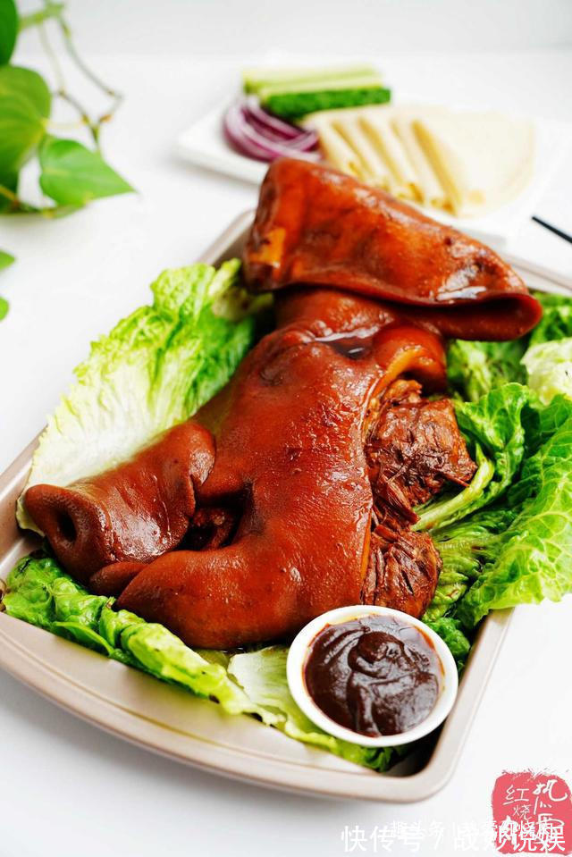 耳朵眼|一百多买个大猪头,卤好了全家都爱吃,肉香皮弹卷饼吃一点也不腻