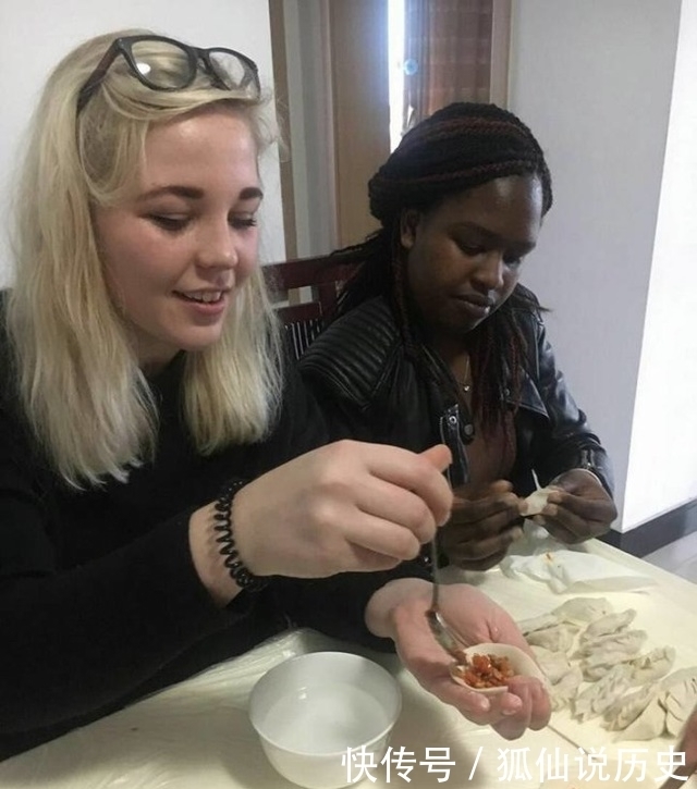 奇葩|当中国的饺子遇到吃饺子的老外,各种奇葩的吃法真的长见识了!