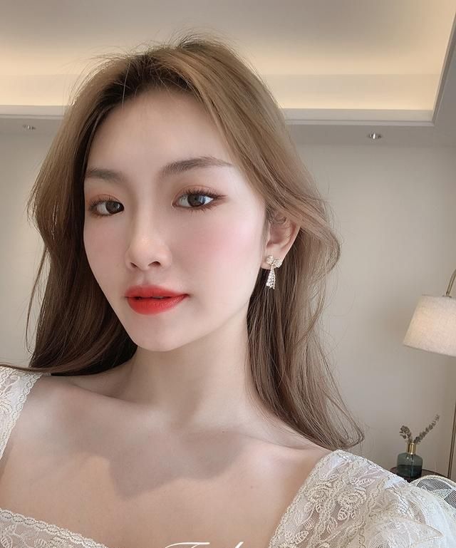 最适合黄皮妹子的5款发色,显白又气质,染完皮肤白一个度