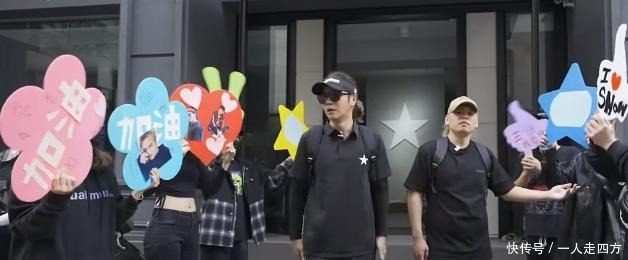 罗志祥|罗志祥户外综艺开播,仅7个粉丝现场支持,举牌场面很尴尬