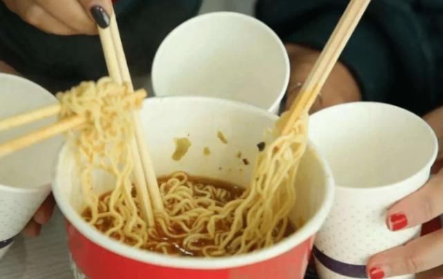 中国“最脏”的4种零食，95％以上的人都吃过，没吃过的不配叫吃货