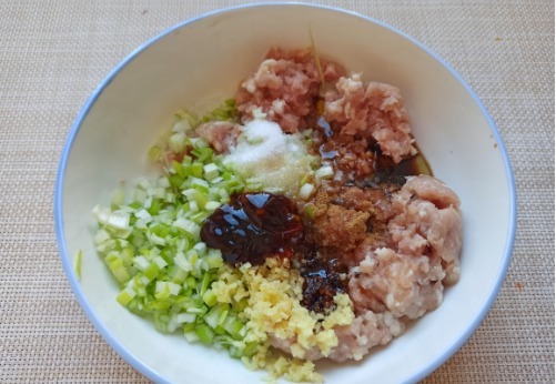 和面|包子怎么做才好吃?教你调馅小技巧,出锅蓬松宣软,个个皮薄馅大