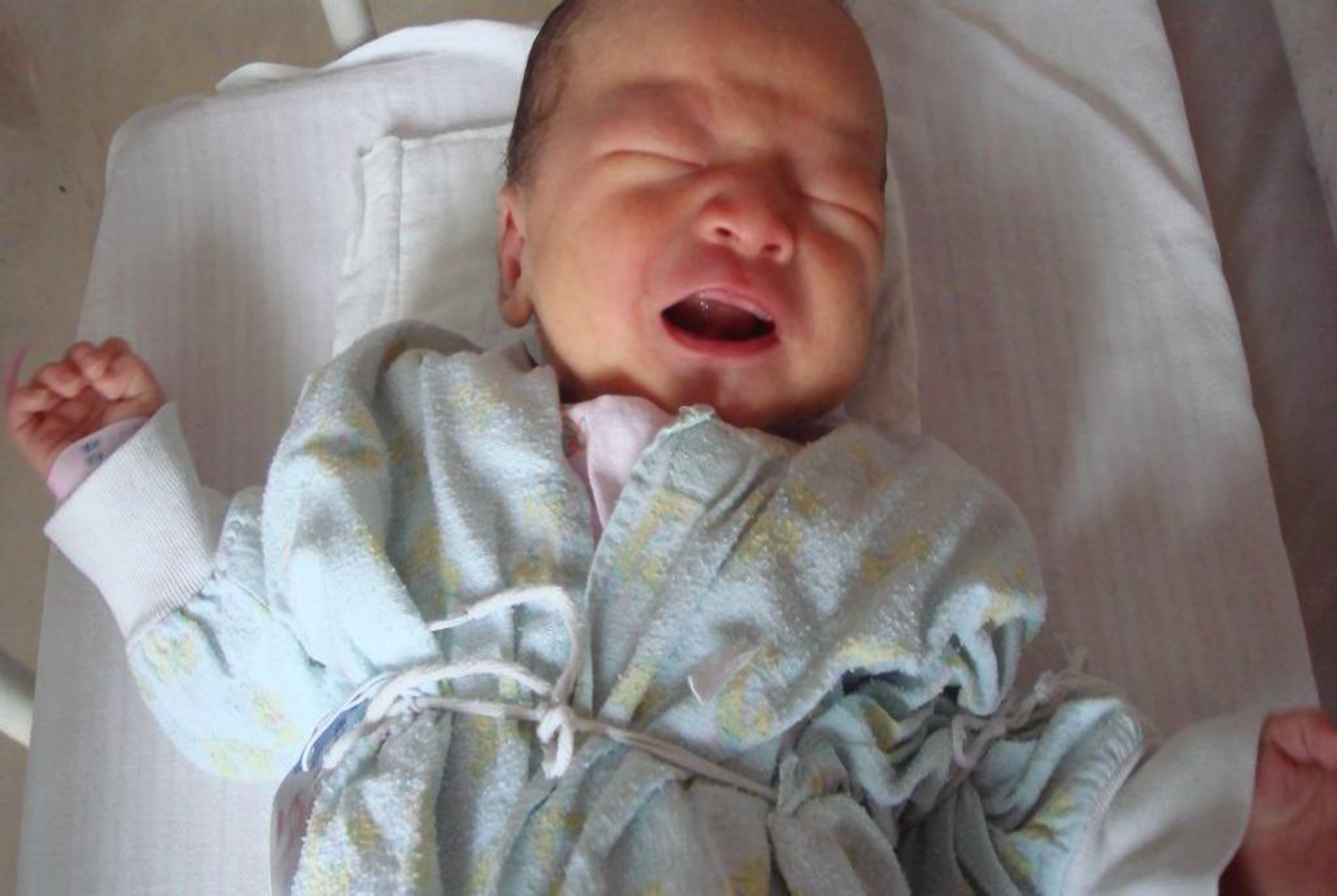 小丽|新生儿怕冷还是怕热冬季养娃搞清楚这个问题,宝宝才能更健康