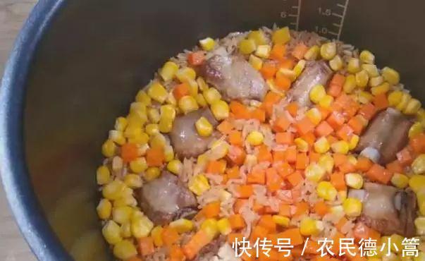 玉米粒|电饭锅排骨焖饭，做法简单，排骨软烂鲜香，看一遍就学会