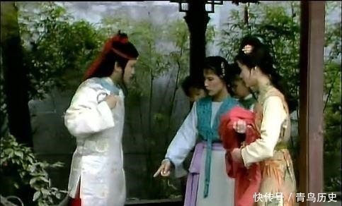 故事里|难怪只有晴雯会补雀金裘, 你看她的后台是谁!