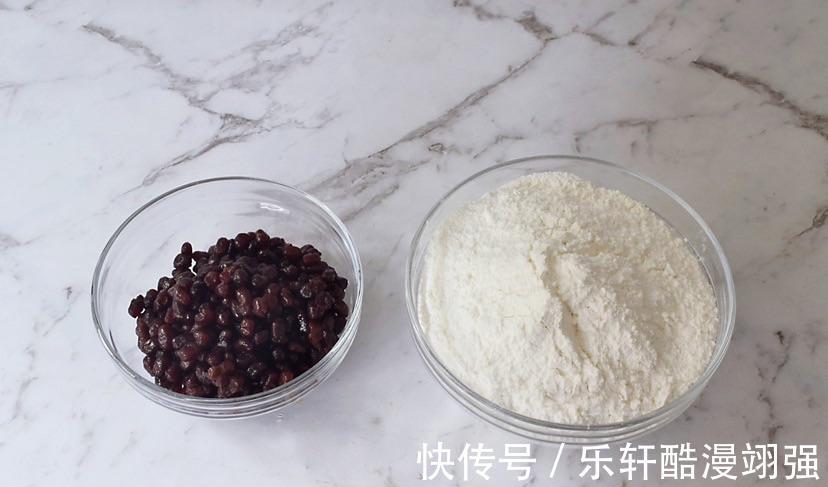 超好吃的糯米红豆饼,很适合当早餐,大人孩子都吃不够