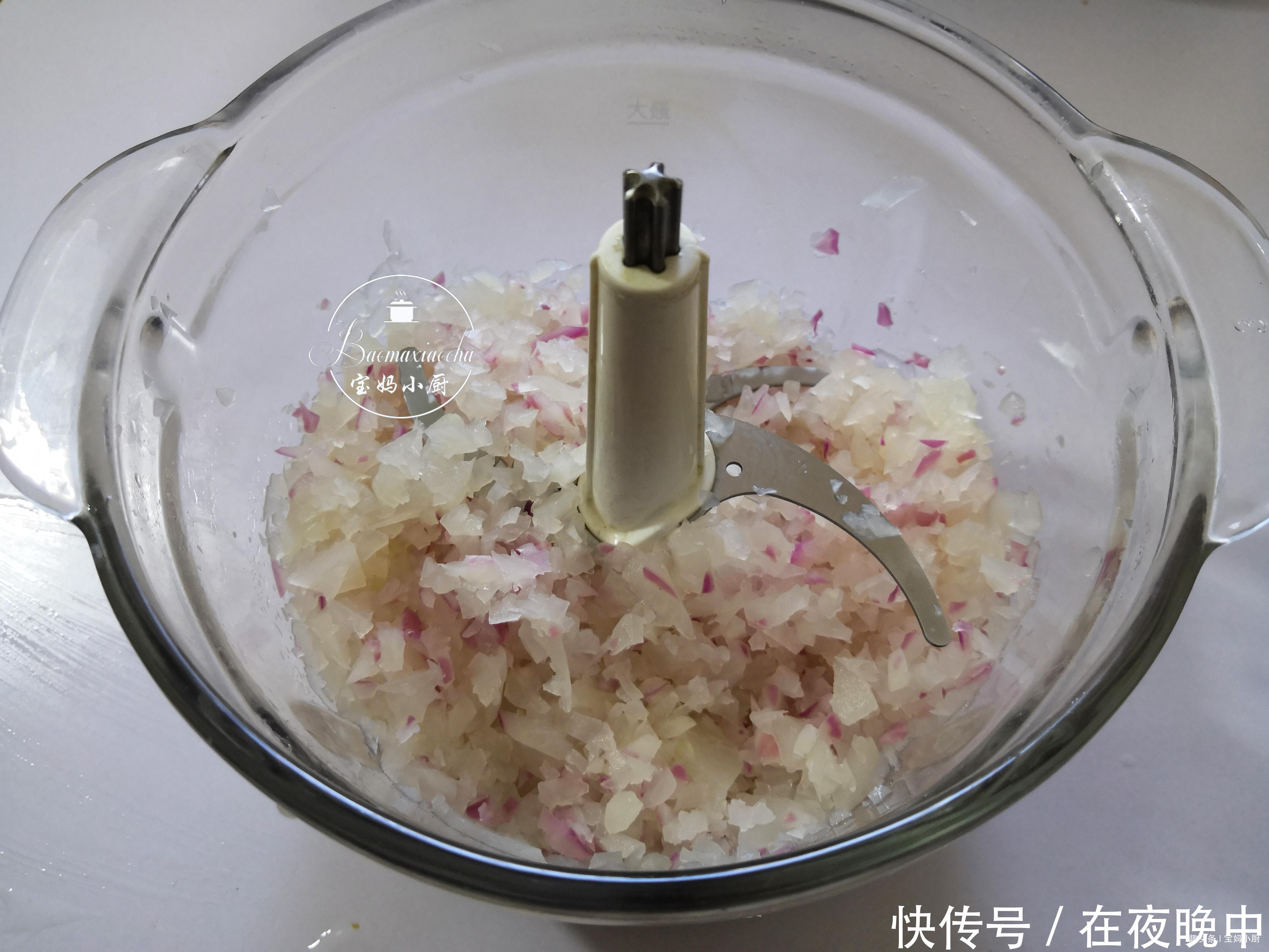 蒸包子的详细做法,发面有技巧,调馅有窍门,照着做准成功