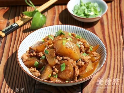 它是肺部的“大救星”，润解咽喉，清肺排毒，吸烟人士得要多吃！