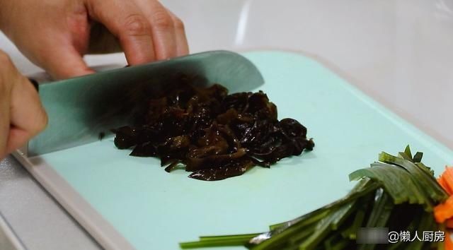 秋季要多喝这汤,看着就很有营养,暖胃又驱寒,明星在家也做了