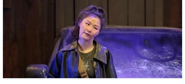 “表情帝”金靖表演風(fēng)格被質(zhì)疑，離開春晚舞臺(tái)之后為何屢屢翻車？