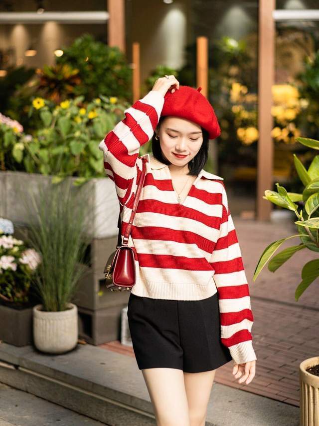 毛衣|秋冬想要穿出韩系风,试一试毛衣外套+皮短裤,时尚又不失性感