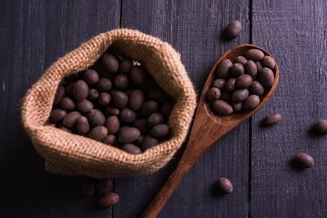 黑枸杞|男人想肾好，4种食物当“零食”，连吃7天，让肾“生机勃勃”