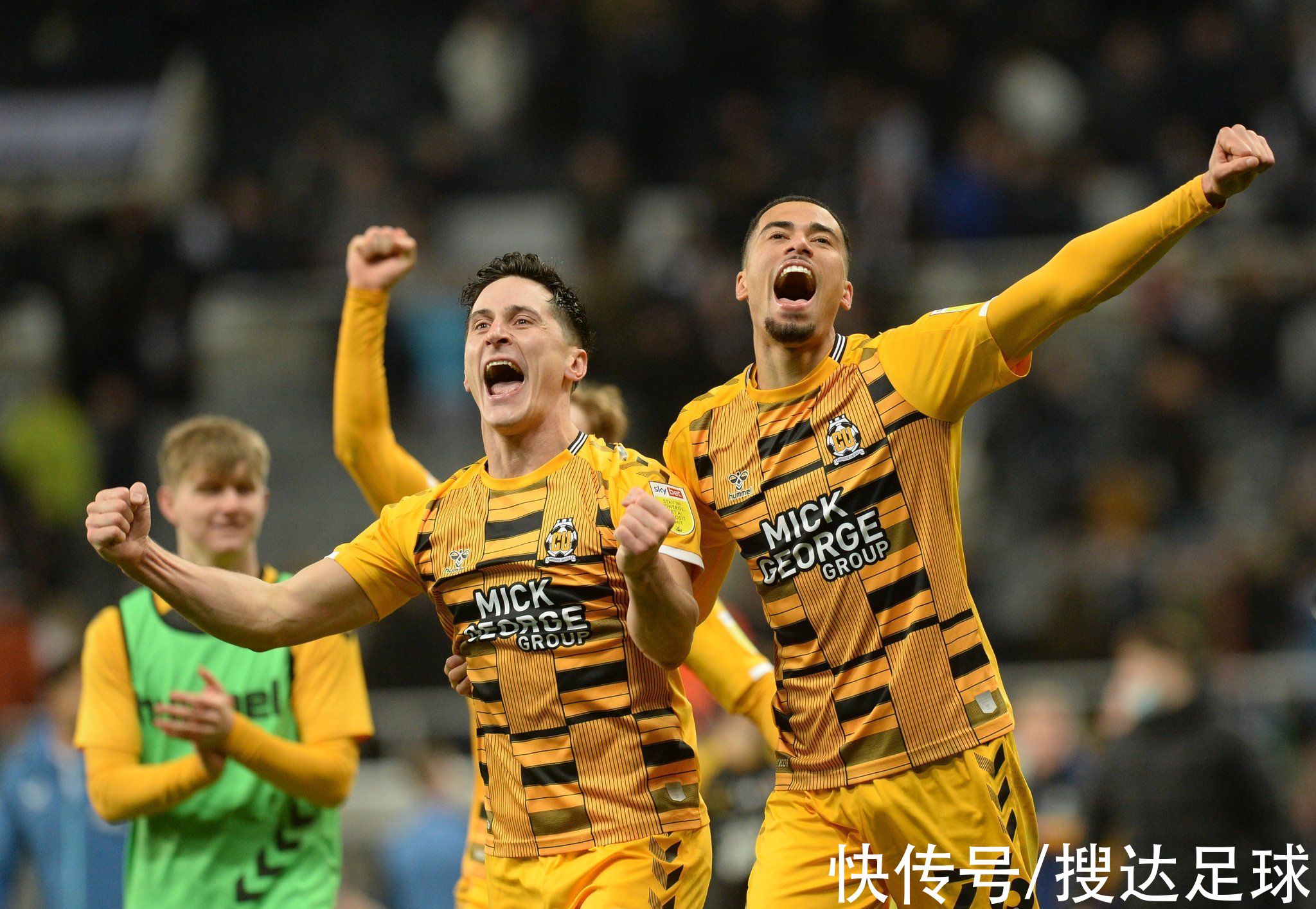 英超|伟大的1-0！第三级别鱼腩狂欢如夺冠：苦等68年，淘汰英超垫底队