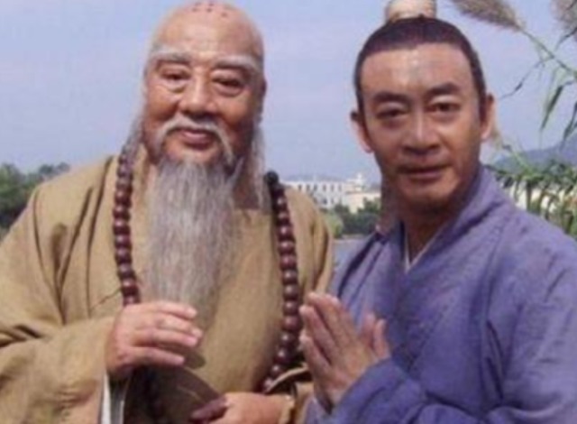 杨春霞$他演过“如来佛”,有次去泰国买佛牌,没想到上面画的都是自己