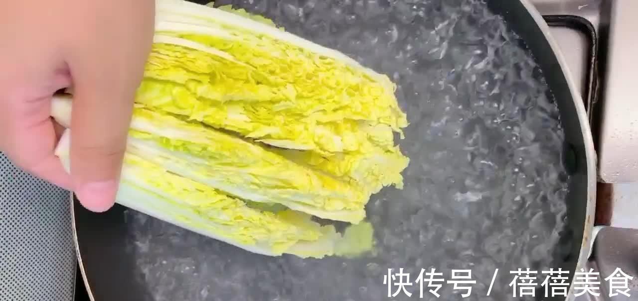 粉丝蒜蓉娃娃菜，香辣鲜美蒜香扑鼻，网友说：比吃海鲜过瘾！